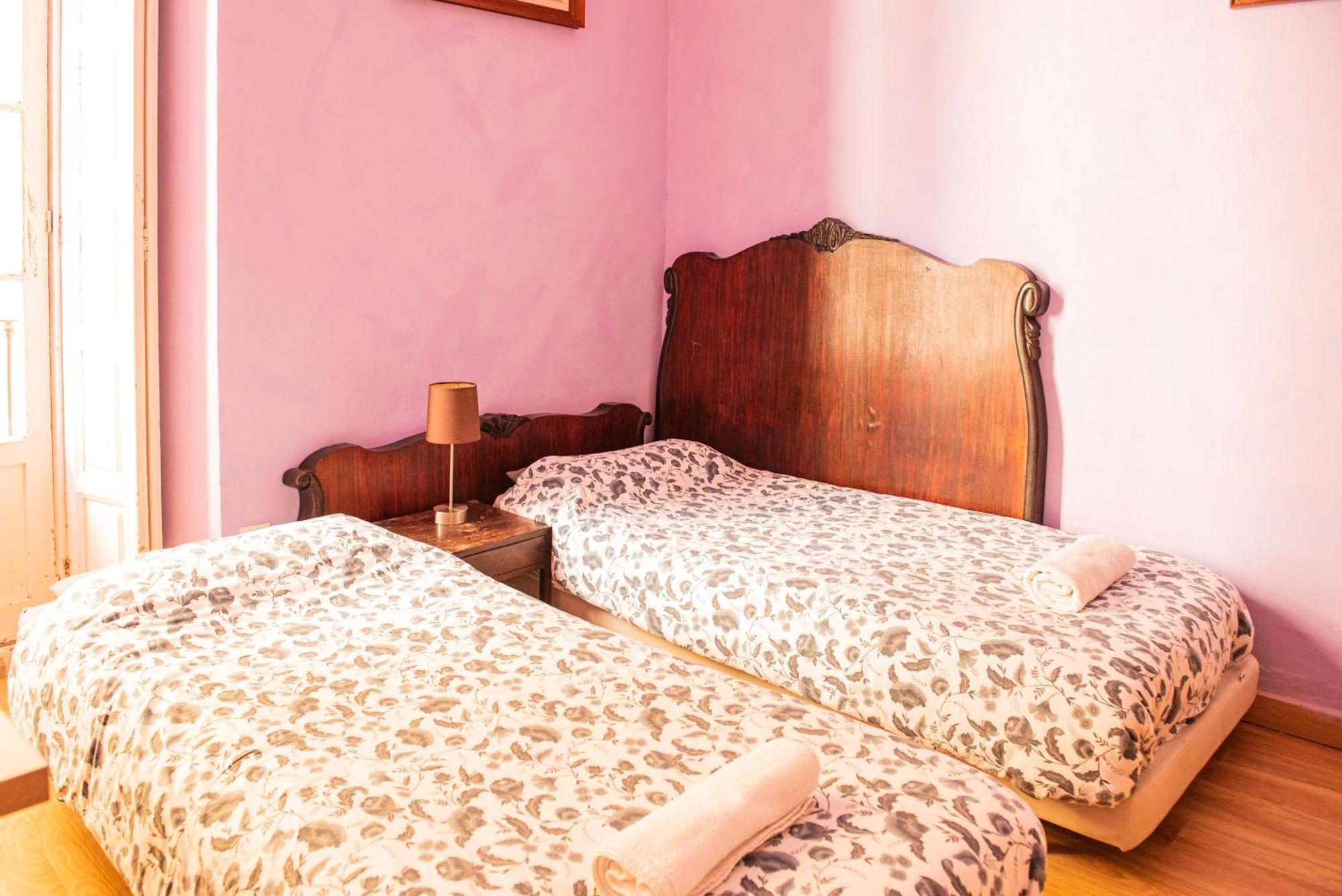 Private Rooms In Historic Building On The Square มาลากา ภายนอก รูปภาพ