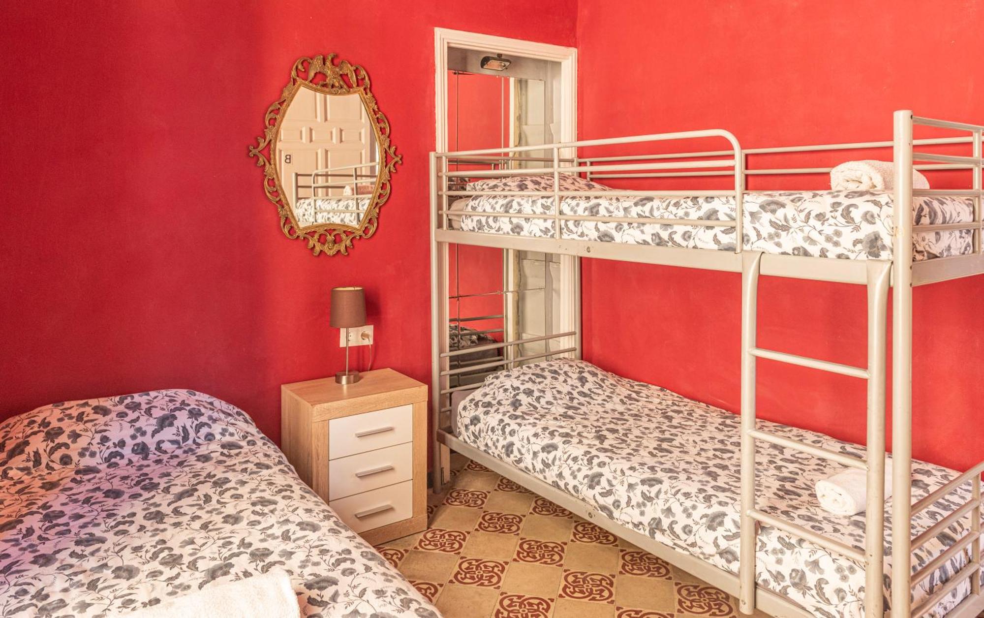 Private Rooms In Historic Building On The Square มาลากา ภายนอก รูปภาพ