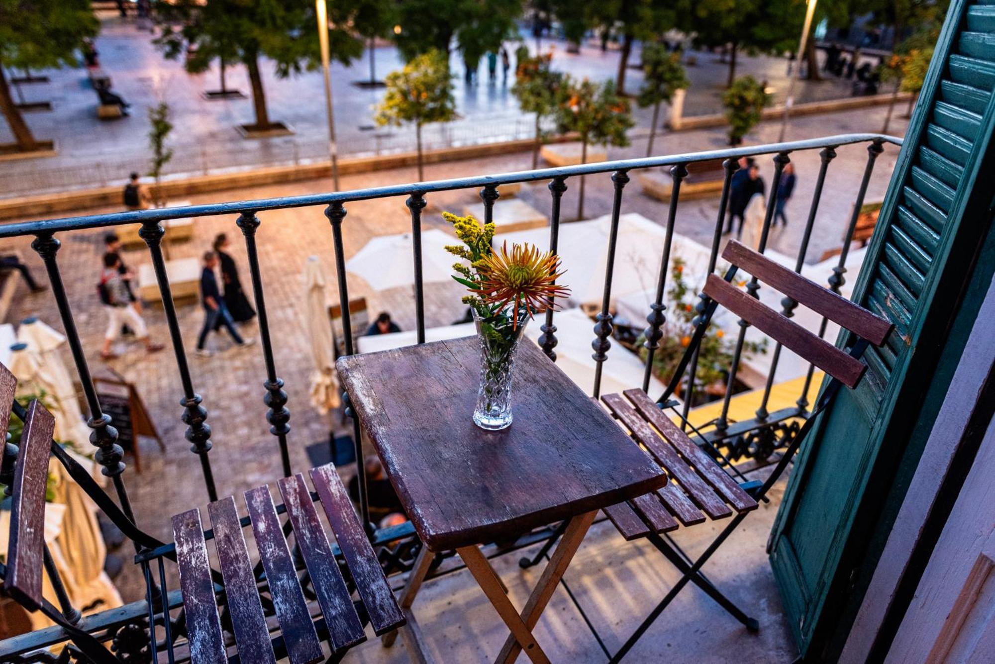 Private Rooms In Historic Building On The Square มาลากา ภายนอก รูปภาพ