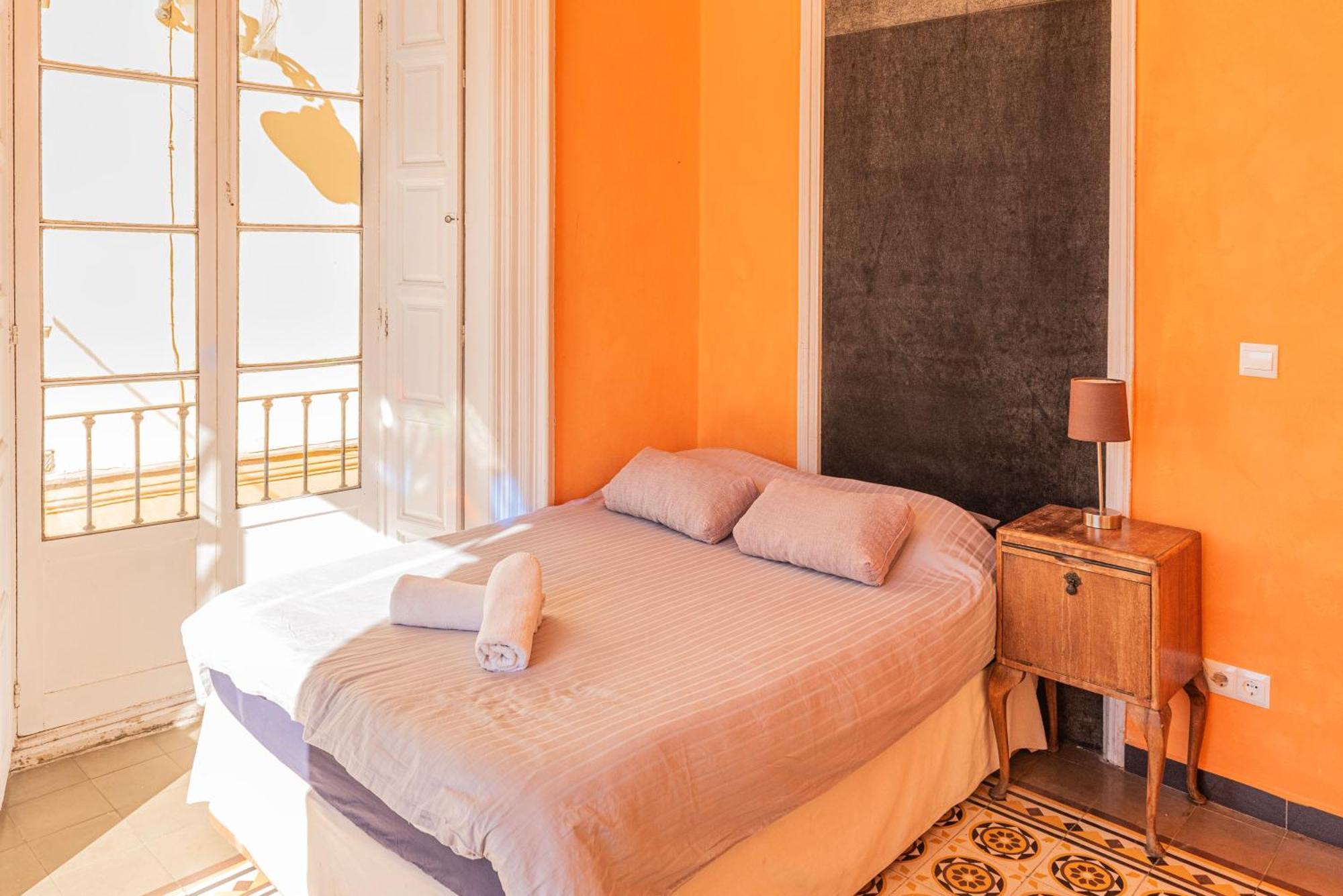 Private Rooms In Historic Building On The Square มาลากา ภายนอก รูปภาพ