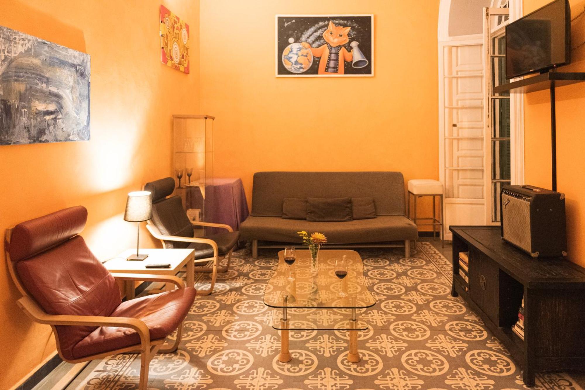 Private Rooms In Historic Building On The Square มาลากา ภายนอก รูปภาพ